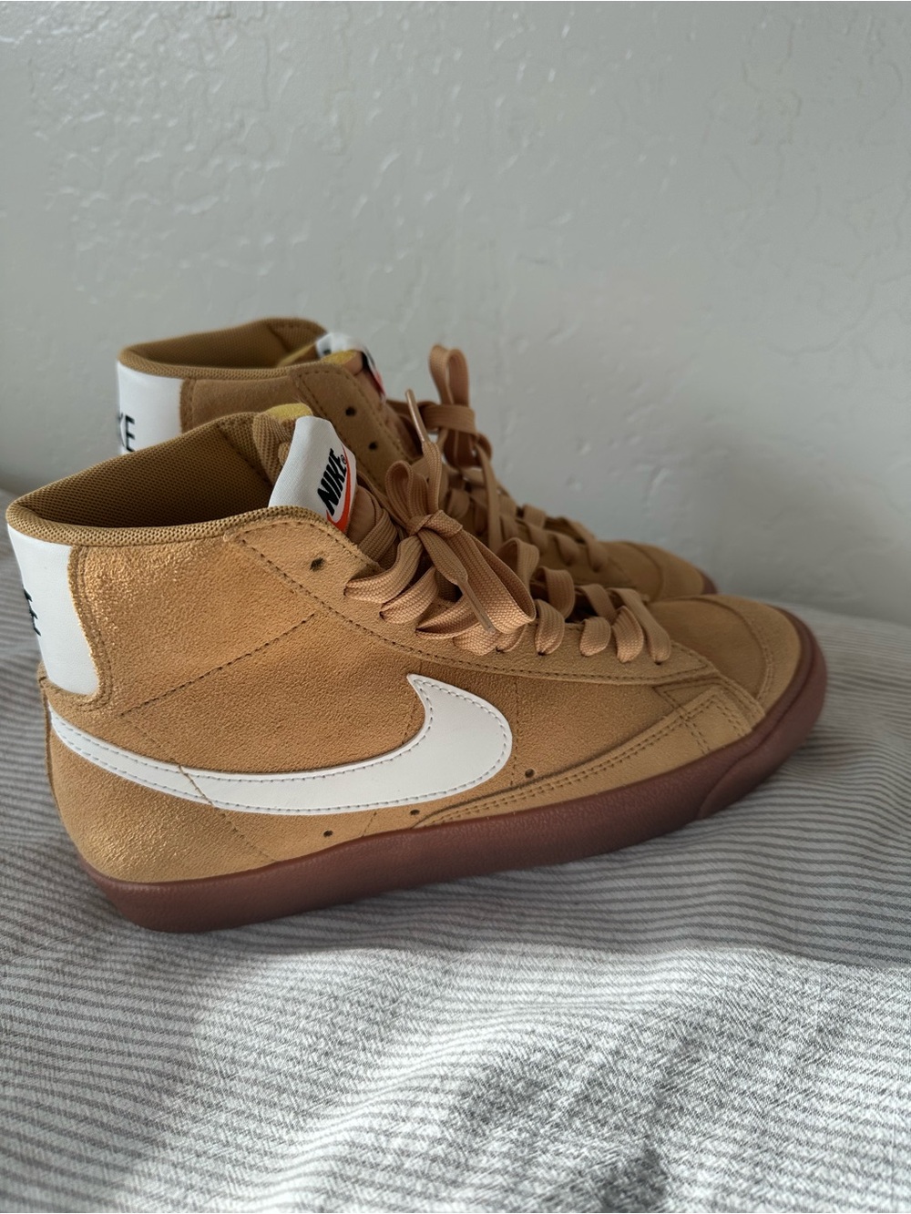 Nike Women’s High-Top Sneakers - Picture 3 of 7